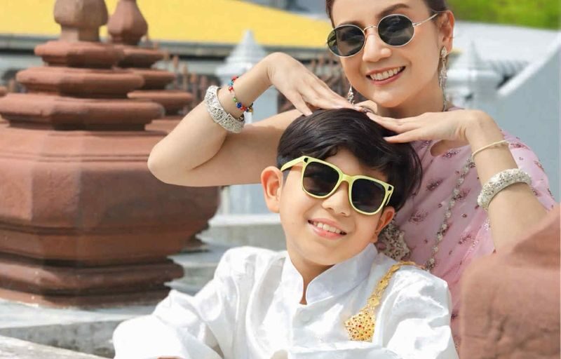 Full Set Thai Costume Rental in Bangkok + Hairdo & Makeup - What the price gets you