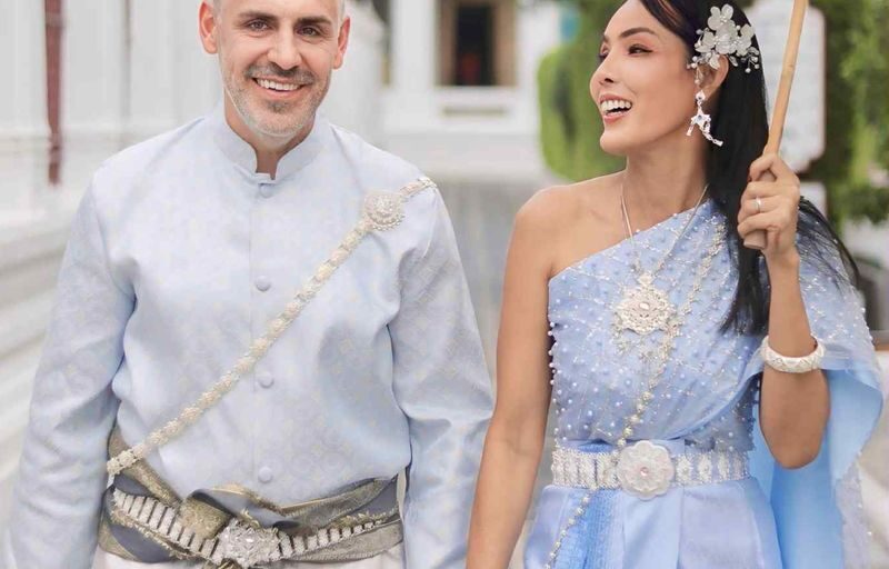 Full Set Thai Costume Rental in Bangkok + Hairdo & Makeup - Timing, booking and a smoother visit
