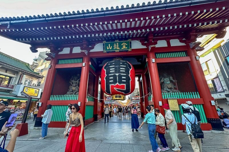 Full Tokyo: Meiji Shrine, Imperial Palace, Asakusa & Skytree Ticket - Shibuya’s crossing and Meiji Shrine’s quiet paths