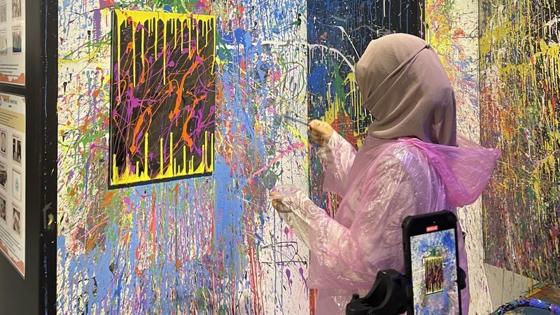 Fun Art Jamming Activities at Motion Studio Asia Kuala Lumpur - Splat painting gives you room to experiment