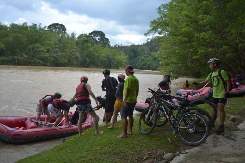 Fun Countryside Cycling and Kiulu Rafting in Sabah - A countryside ride with more than scenery