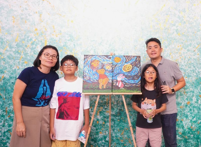 Fun Family Art Jamming Workshop in Singapore by PaintBlush Singapore - How much the studio setting adds