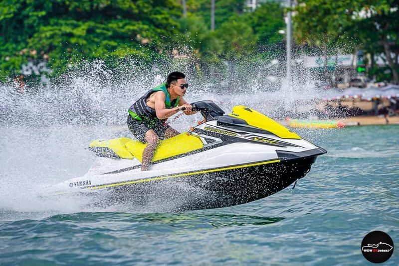 Fun Jet Ski Activities at Jomtien Beach in Pattaya - Taking the Controls Off Jomtien Beach