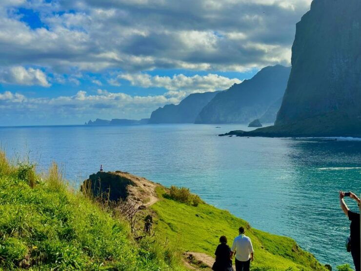 Funchal: East Madeira Island Guided Tour & Laurissilva Walk - Magnificent Views of Pico Areeiro Mountain