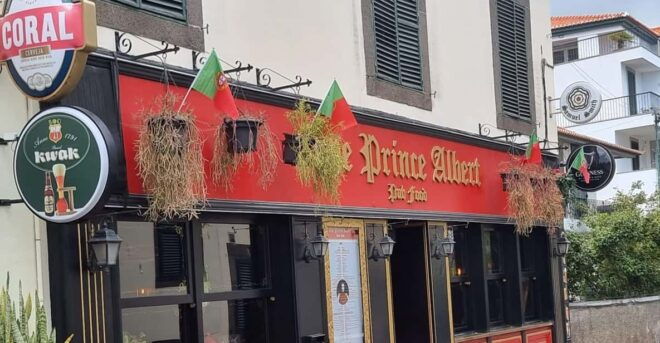 Funchal: Pub Crawl - Cultural Connections