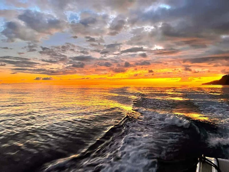 Funchal:Private Sunset Boat Trip - Snorkel & Paddle up 11 pp - Sunset Magic