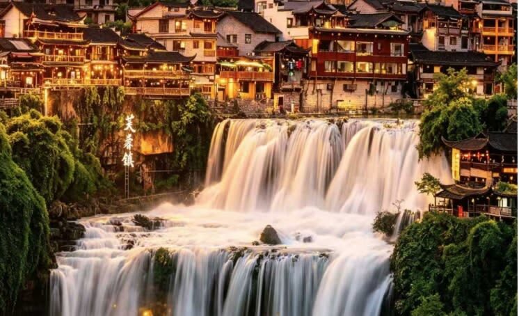Furong Town - A waterfall town with a long story