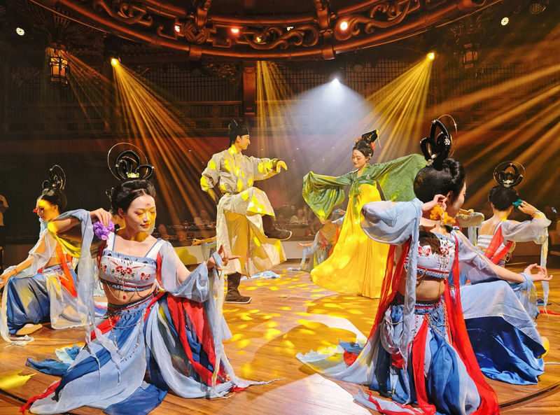 Fuzhou Royal Banquet: An Immersive Chinese-Style Palace Feast - Entering a palace on North Liuyi Road