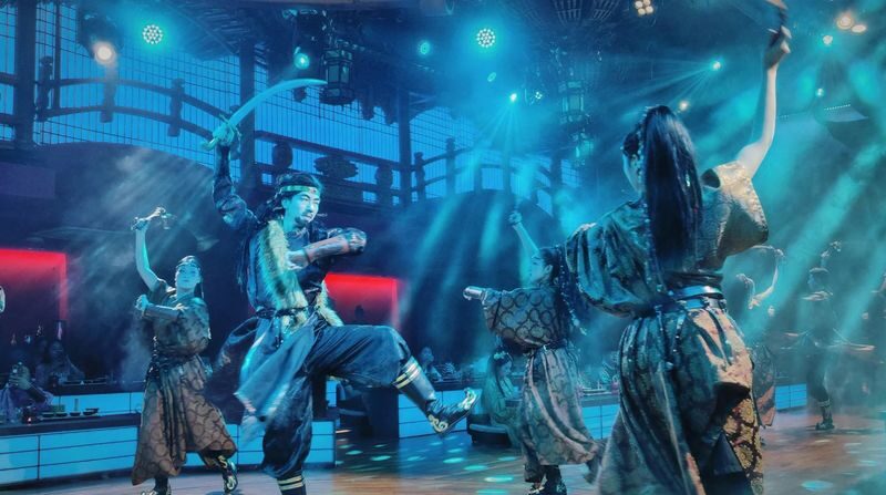 Fuzhou Royal Banquet: An Immersive Chinese-Style Palace Feast - The silver-note game and other show details