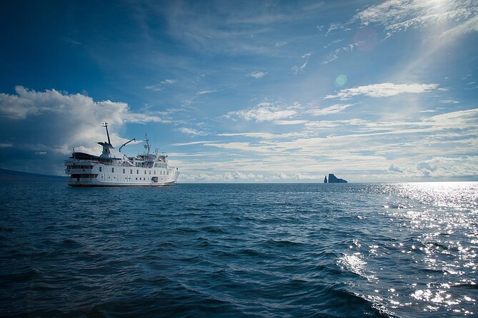 Galapagos Islands 5-Day Eastern Cruise Aboard Yacht La Pinta - Yacht La Pinta Amenities