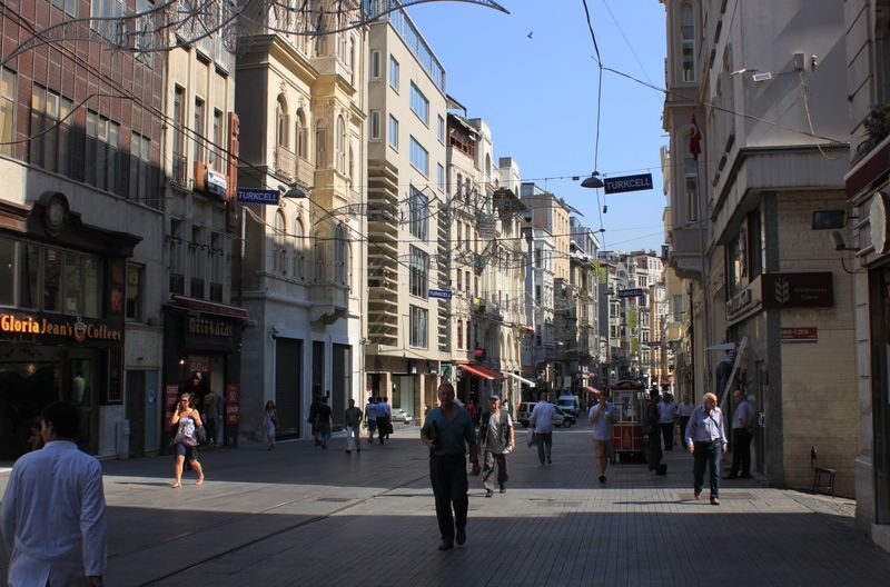 Galata Half-day Walking Tour - Starting among the streets of Beyoğlu