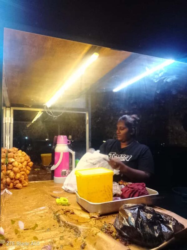 Galle: Fort Nightlife Tour with Arrack Tasting & Snacks - Authenticity, Stories, and Local Connection