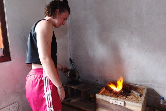Galle: Traditional Jewelry Making Workshop with snacks - Good To Know