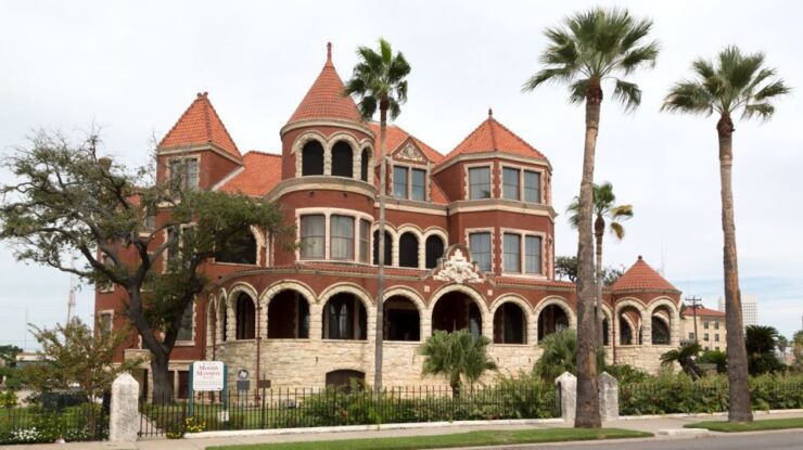 Galveston: Spooky Strand Ghost Walking Tour - Experience Highlights
