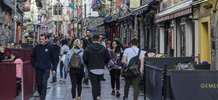 Galway City: Guided 1.5-Hour Walking Tour - Highlights of the Galway City Walking Tour