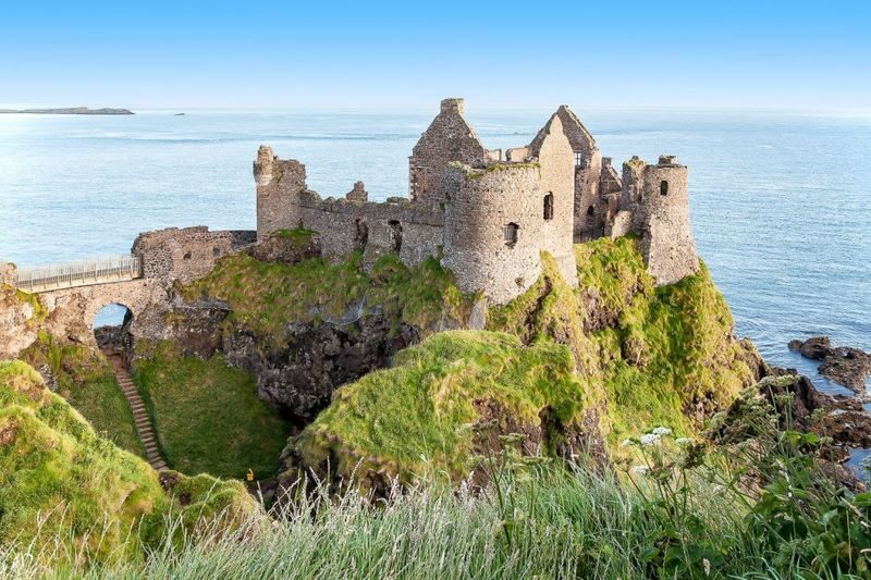 Game of Thrones, Westeros & Giants Causeway Day Tour from Belfast - What the guide and coach add