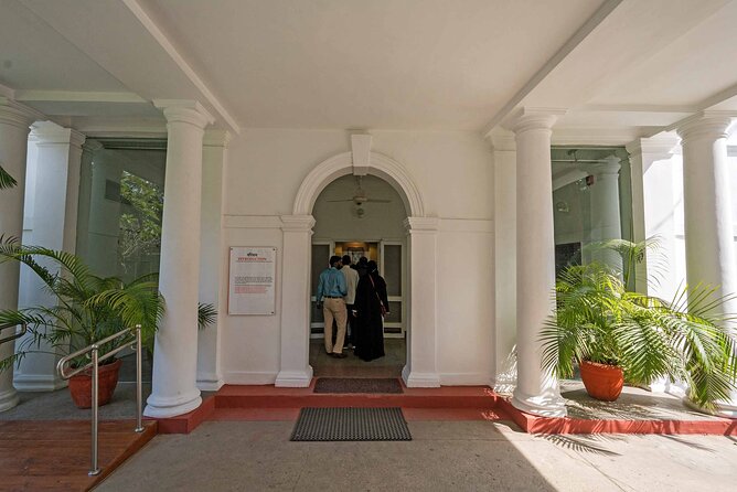 Gandhis Journey in New Delhi - Hotel Pickup/Drop-off: Stress-free Travel