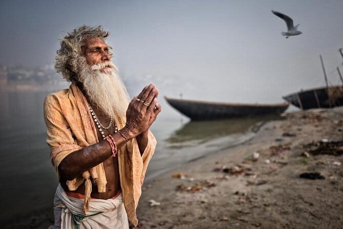 Ganges Ceremony and Boat ride at Dusk - The Boat Ride: A New Perspective