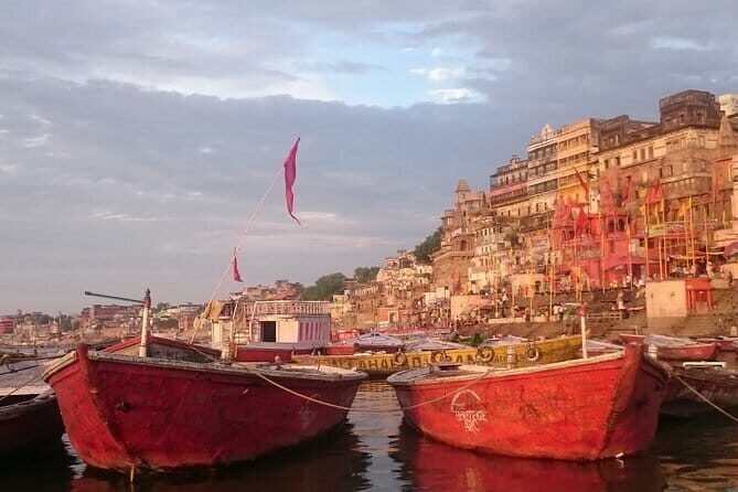 Ganges Ceremony and Boat ride at Dusk - Authenticity and Guides