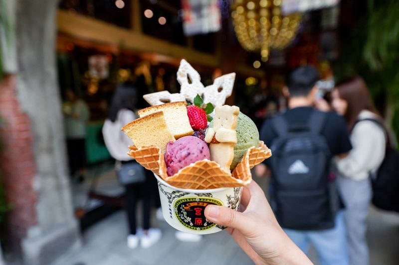 Gaomei Wetland, Rainbow Village and Miyahara Day Tour from Taichung - Miyahara’s old clinic and its famously elaborate treats