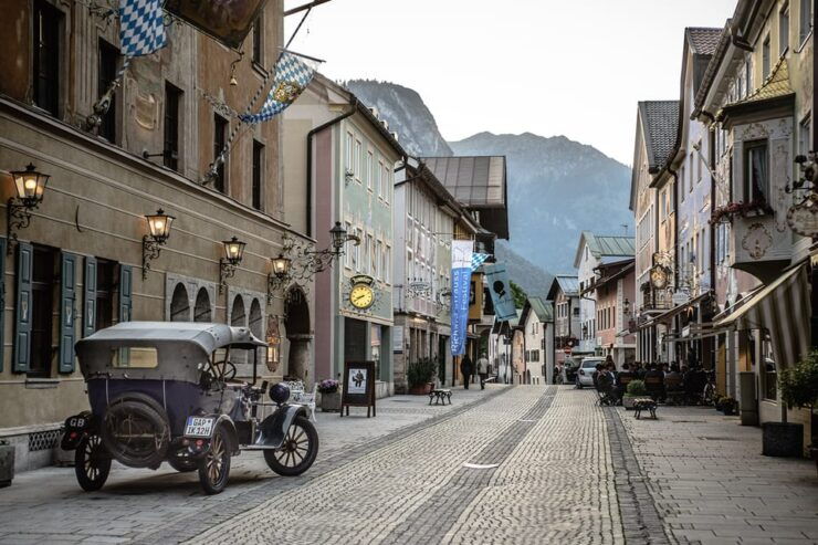 Garmisch-Partenkirchen: Private Evening Guided Walking Tour - Key Points