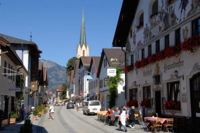 Garmisch-Partenkirchen: Private Evening Guided Walking Tour - What to Expect