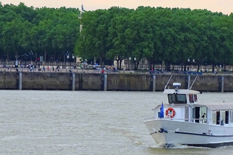 Garonne River Sightseeing Cruise in Bordeaux - A guide’s stories, not just a boat ride