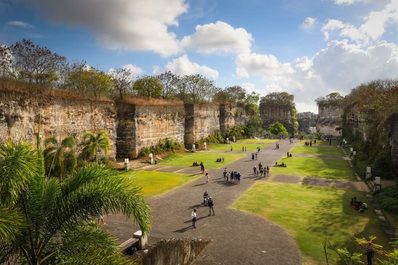 Garuda Wisnu Kencana Cultural Park Ticket in Bali - Timing your visit for comfort and shows