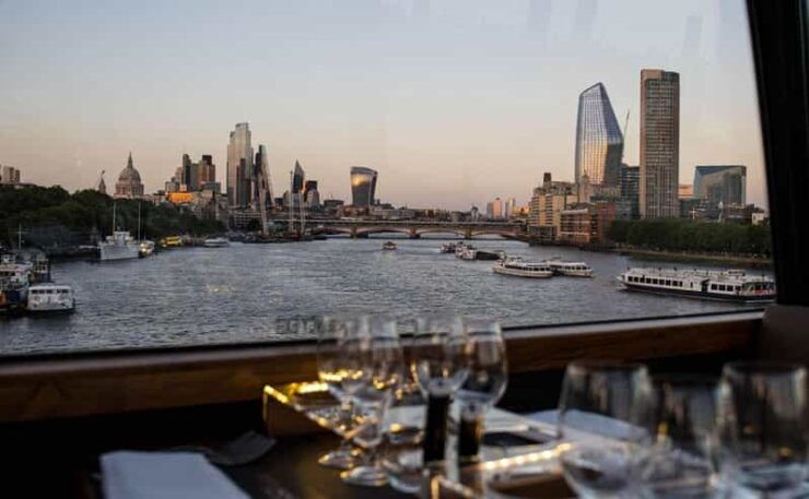 Gastronomic 6-Course Fine-Dining Dinner on Luxury London Bus - Dining Experience