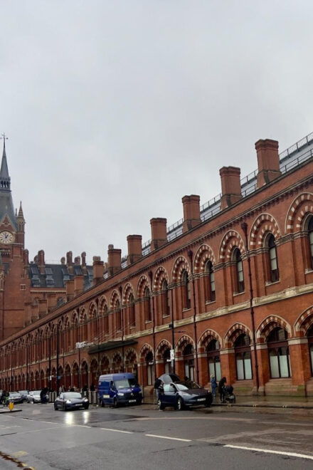 Gatwick Airport to Central London - Executive Transfer - Driver and Pickup Details