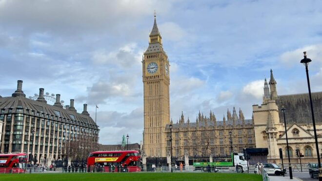 Gatwick Airport to Central London - Executive Transfer - Flight Monitoring and Waiting Time