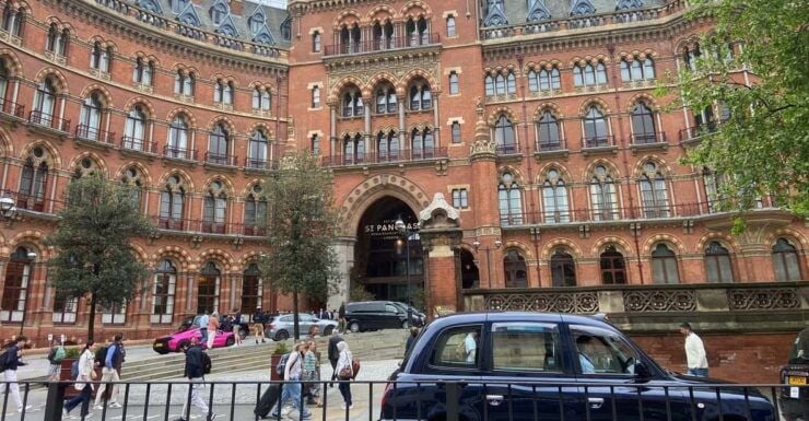 Gatwick Airport to Central London - Executive Transfer - Vehicle and Experience