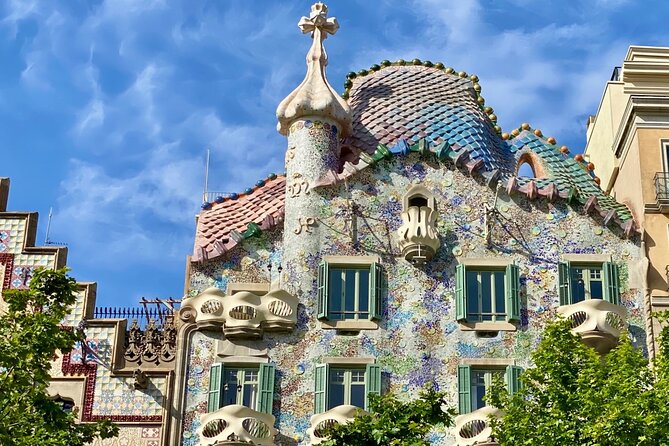 Gaudí and Barcelona Legends Walking Tour - Tour Pricing and Guarantee