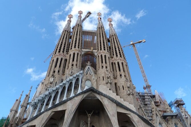 Gaudi and La Sagrada Familia Exterior Self-Guided Audio Tour - Exploring the Exterior Façade