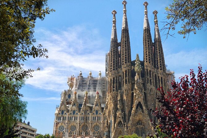 Gaudí and Modernism - Private Walking Tour - Exploring Modernist Landmarks