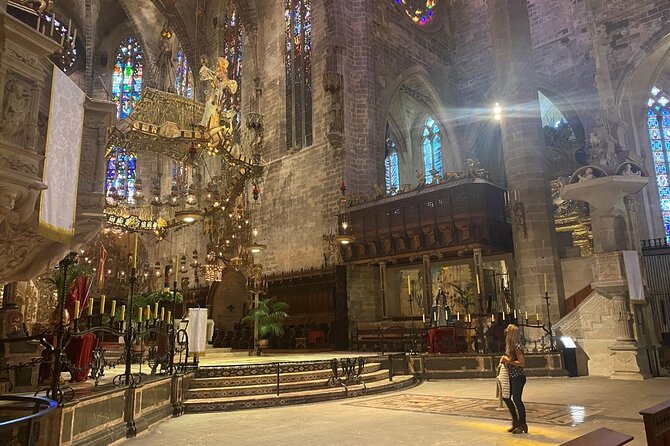 Gaudí and Modernist Art: Guided Tour in Palma De Mallorca - Experienced Guide
