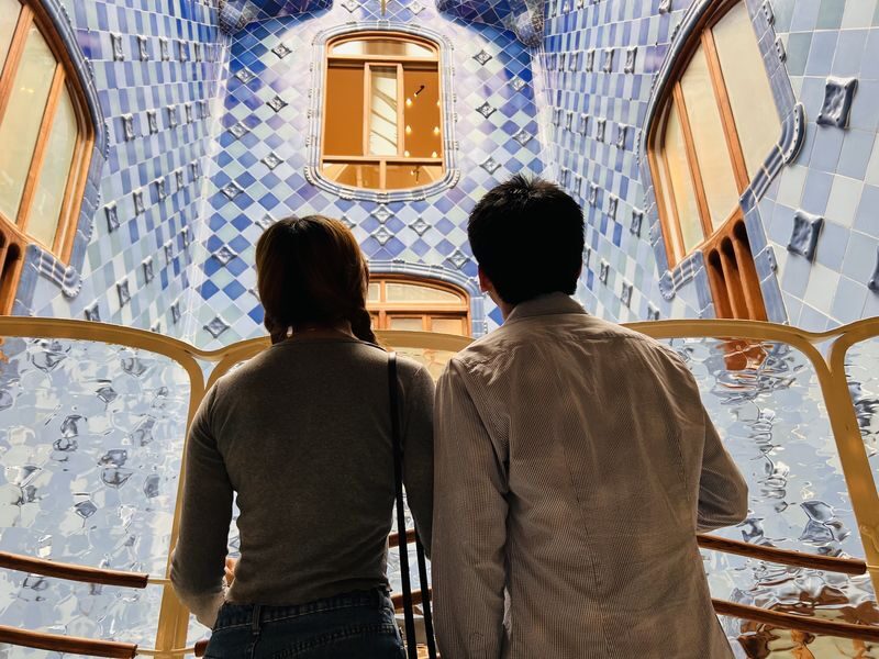 Gaudi Houses & Sagrada Familia Barcelona Full Day Walking Tour - The long lunch break is part of the plan