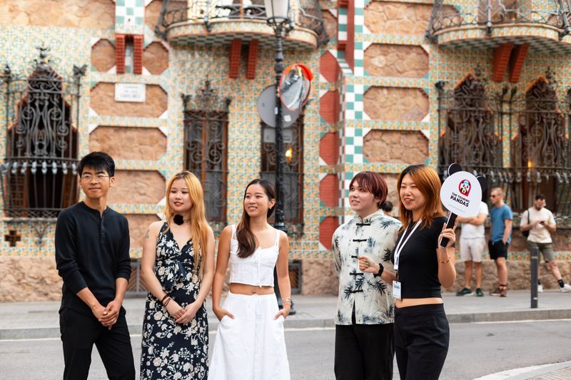 Gaudi Houses Ticket and Tour: Casa Batllo, Casa Mila & Casa Vicens - Who should book this Gaudí tour?