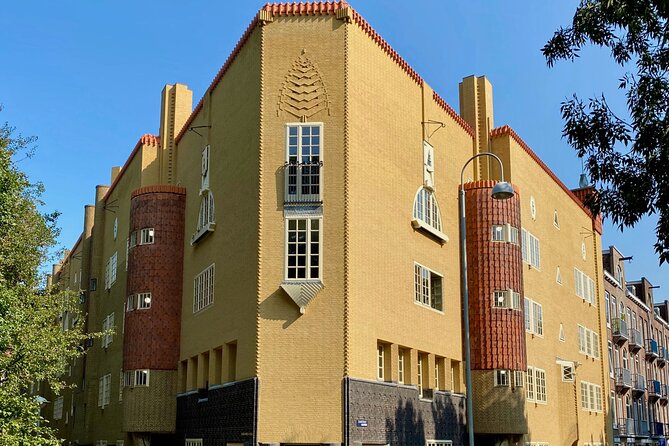 Gaudi Parallels in Amsterdam - Uncovering Gaudis Design Principles in Amsterdam