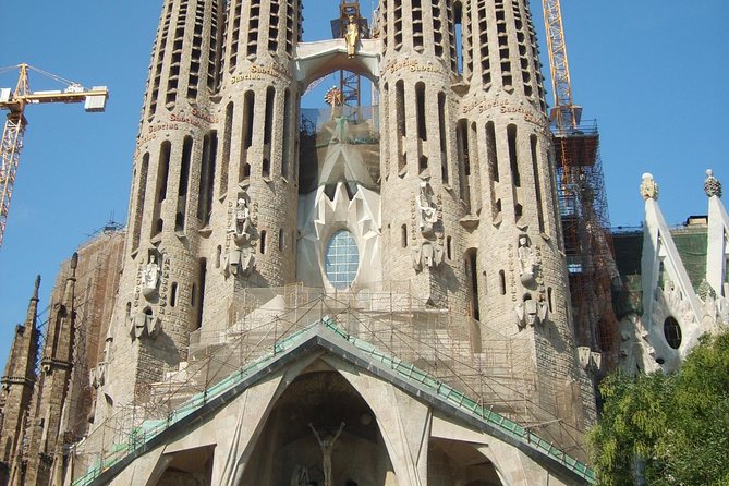 Gaudi Private Barcelona Tour: Sagrada Familia and Park Guell - Tour Experience and Highlights