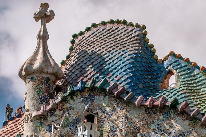 Gaudí Private Walk: Must-See Monuments & Hidden Gems of Modernism - Hidden Gems of Modernist Architecture