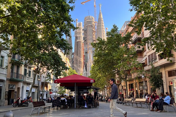 Gaudí & Sagrada Familia Small Group Tour - Fast-Pass Access