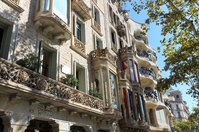 Gaudis Barcelona: Sagrada Familia, Casa Batllo & Mila Tour - Directions