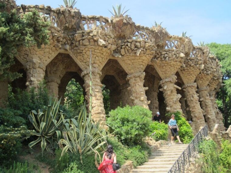 Gaudis Legacy. Exclusive Tour to Park Güell and Casa Batlló - Guided Tour Experience