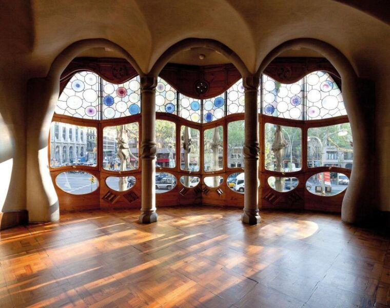 Gaudis Legacy. Exclusive Tour to Park Güell and Casa Batlló - Casa Batlló: A Modernist Architectural Gem