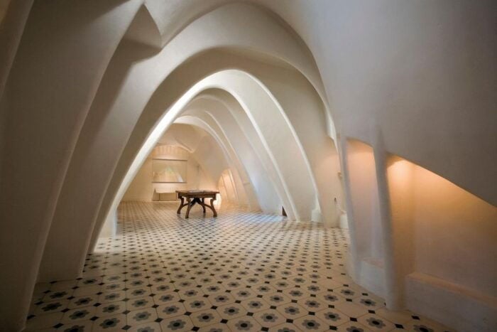Gaudis Legacy. Exclusive Tour to Park Güell and Casa Batlló - Exploring the Eixample District