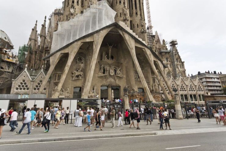 Gaudi's Masterpieces Private Tour in Barcelona - Highlights and Itinerary Overview