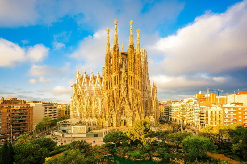 Gaudis Sagrada Familia Priority Access Guided Tour - Tour Highlights and Itinerary