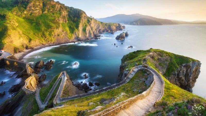 Gaztelugatxe with Access, Bermeo and Gernika from Bilbao - Introduction to the Tour Experience