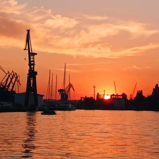 Gdansk: 8:30PM Evening Cruise With Live Music on Black Pearl - Good To Know